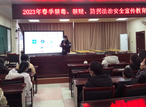  福建福安公安积极开展开学季“护校安园”工作