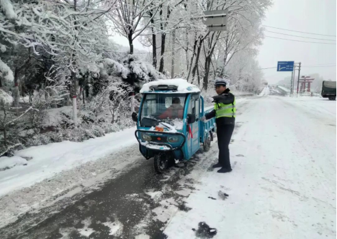 以雪为令，太原娄烦公安全警动员战风雪保安全503.png