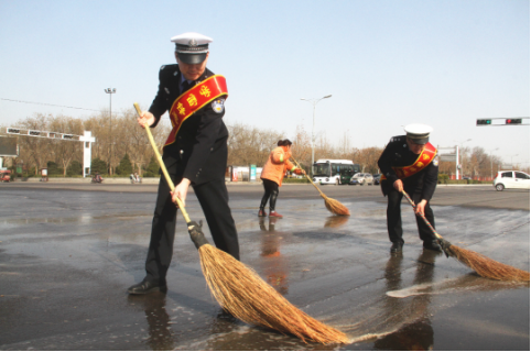 临汾公安交警：学习弘扬雷锋精神，践行初心使命，彰显为民“警色”986.png