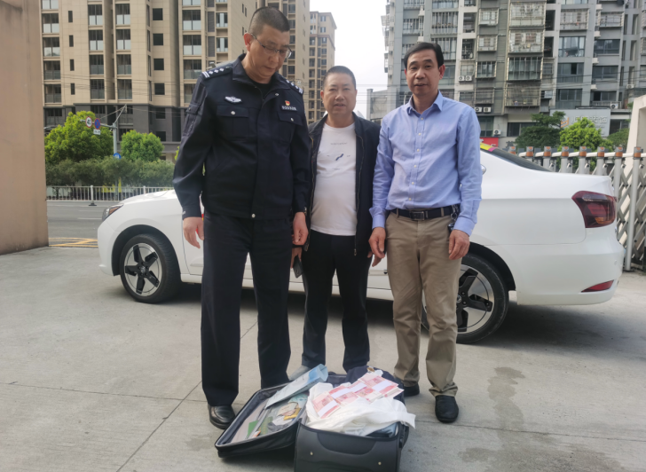 粗心大意遗落巨额财物 福建福安警民联手物归原主