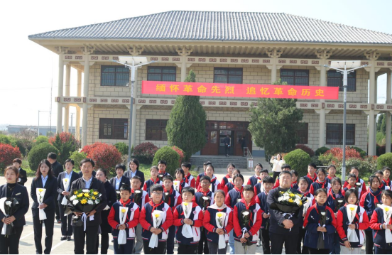 河南省项城市第九初级中学举行清明祭英烈活动625.png