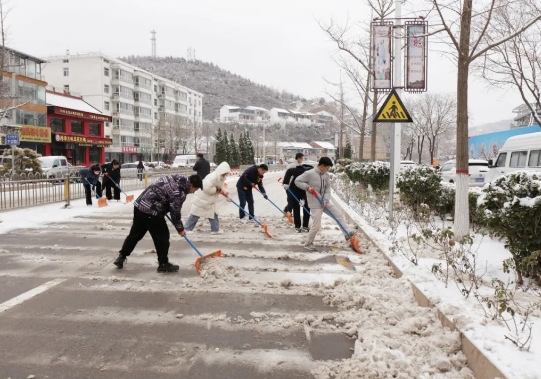 以雪为令，闻雪而动，晋城沁水县人民检察院积极开展铲雪除冰志愿工作