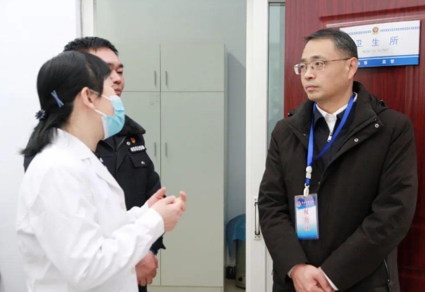 晋城市检察院检察长李晓波在晋城市看守所开展节前安全检察