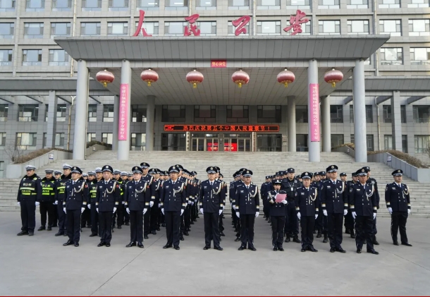 晋中平遥县公安局举行庆祝中国人民警察节升警旗仪式