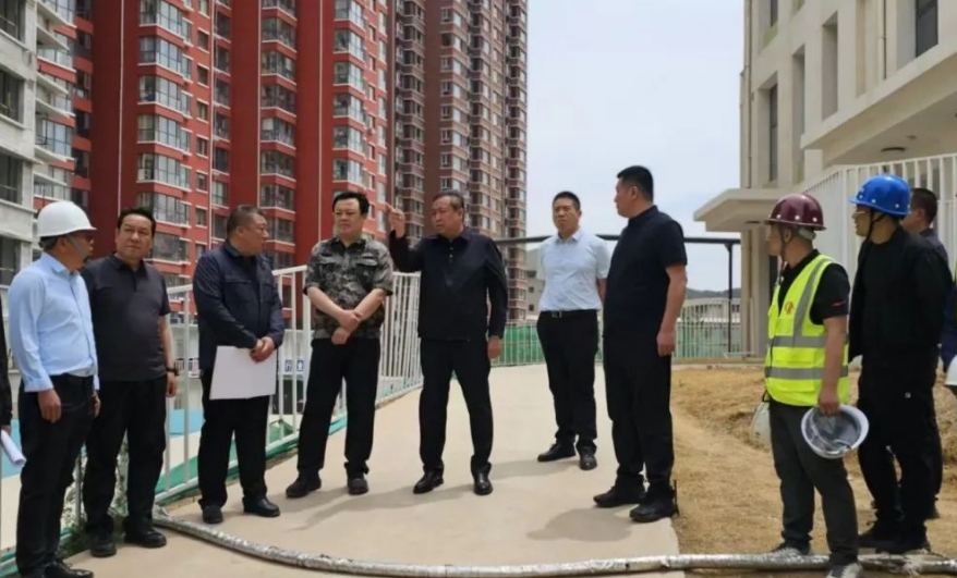 临汾安泽县委书记晋红峰调研城市“双品质”建设工作