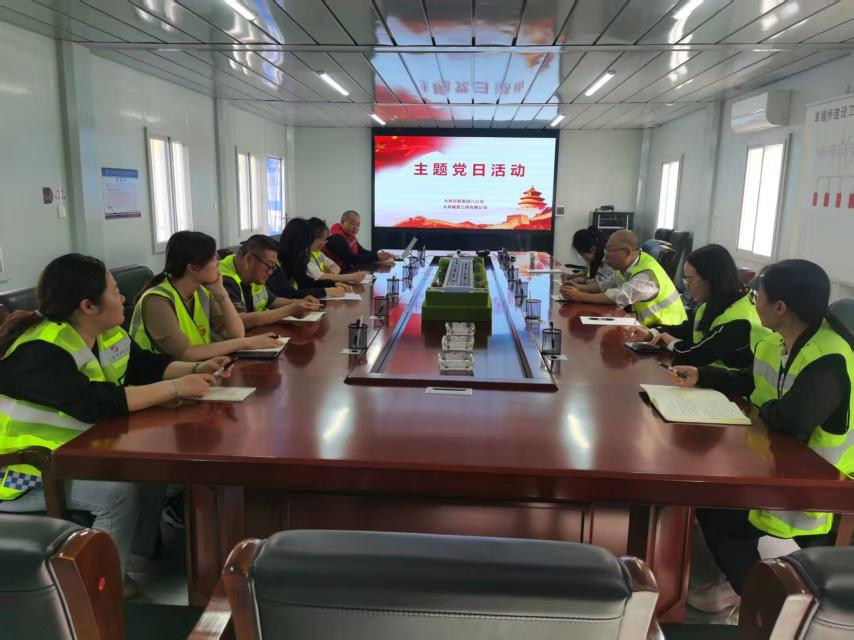 太原市政集团八公司联合太原城建工程有限公司开展“学习先进楷模