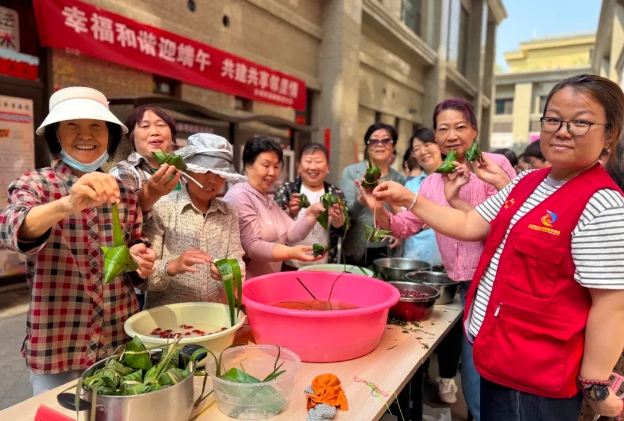 太原尖草坪区古城街道“粽”头戏：社区里的文化小庙会