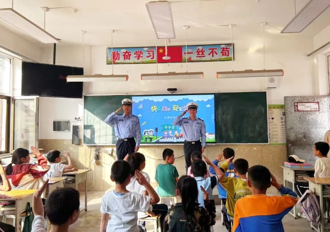 平安快乐过“六一”   交警护你行