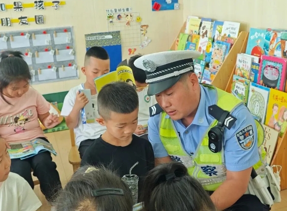 吕梁文水：快乐迎“六一” 交警与你“童”行