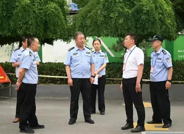 温情守护 “警”候佳音！吕梁离石公安护航高考进行时
