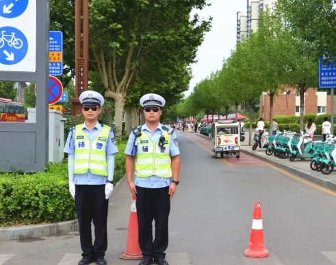 高考首日直击现场！临汾尧都交警全力以赴，为梦护航！