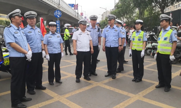 高考首日，临汾公安交警全力护航高考学子圆梦路！
