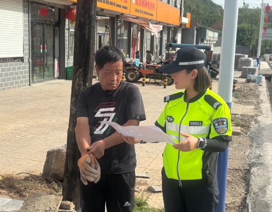 临汾公安交警走进工地开展交通安全宣传教育活动