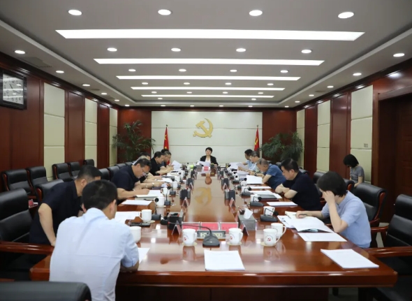 太原尖草坪区召开区委常委会会议