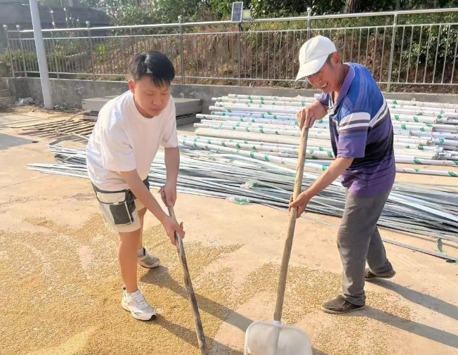 冯天驰：扎根基层守初心  真情帮扶暖民心
