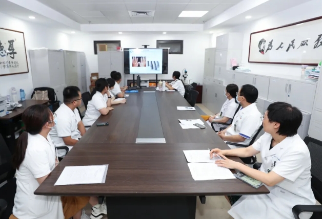 临汾市中心医院举办带教老师教学查房和病例讨论比赛