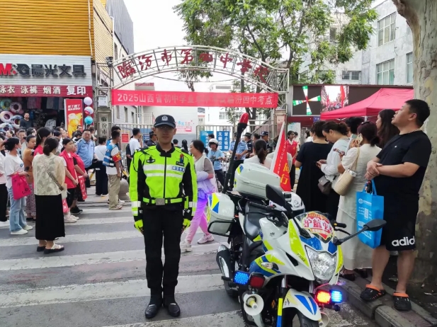 助力中考，为梦护航！临汾公安交警全力护航再出发，确保考场周边