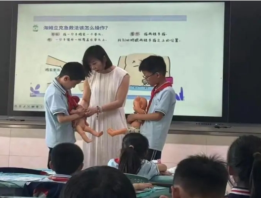 太原万柏林区长风实验小学：家长“趣”课堂  携手“筑”成长
