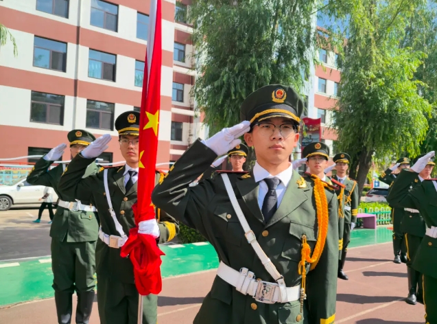 吕梁泰化学校举行升旗仪式 共话青春向党奋斗征程