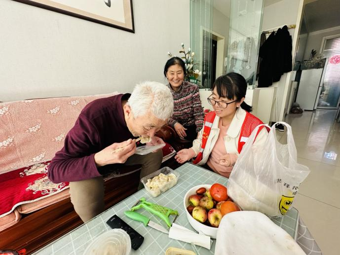 太原万柏林区南寒街道：银龄童声谱新韵  志愿之花绽万家