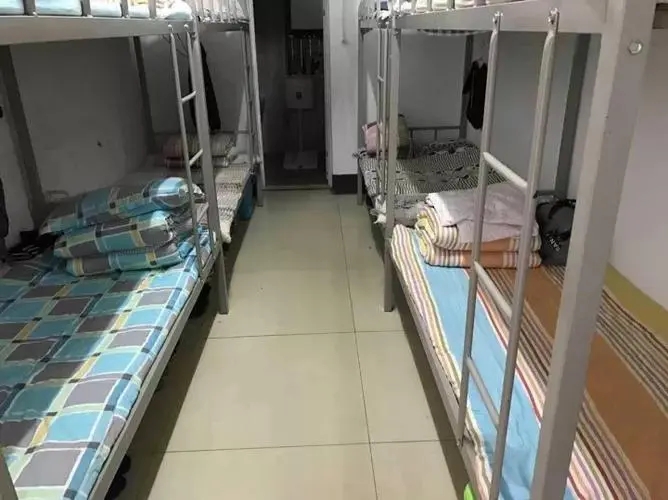 衡东回应一中学寄宿女生管理建议：杜绝社会人员以扶贫等干扰学生