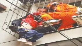 民警和消防员上演99秒紧急救援