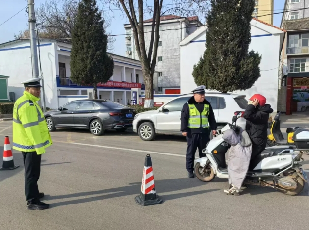 临汾安泽县公安局交警大队组织开展治安复杂区域清查整治集中统一