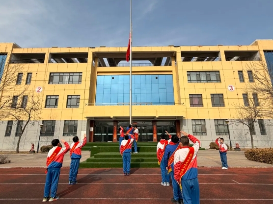 绿动未来  你我共植——吕梁离石区光明小学升旗仪式系列活动