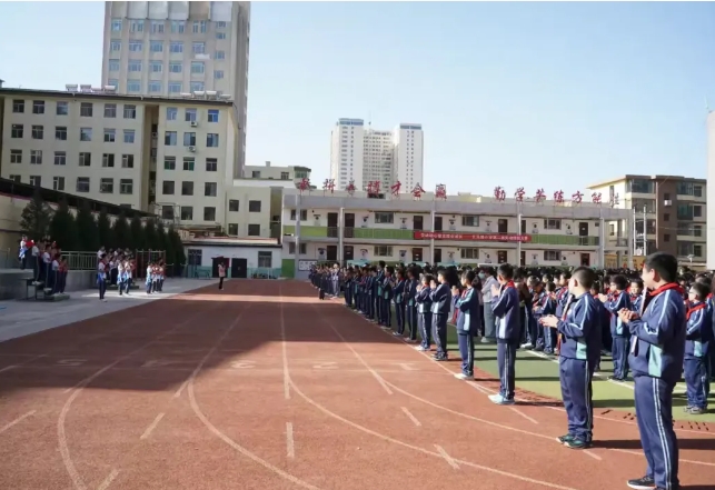 微笑力量  点亮校园——吕梁离石区长治路小学主题升旗仪式