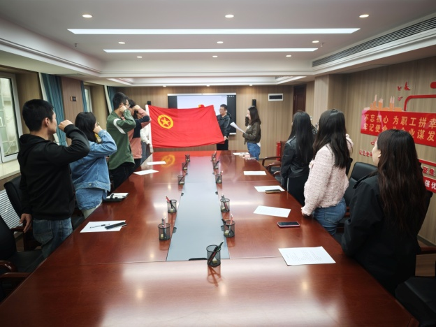 太原市政集团机关团支部开展2025年发展团员入团仪式