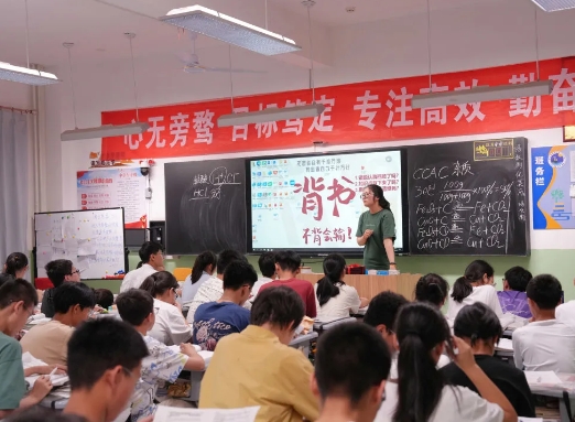执笔为剑战山河，携光作甲赴苍穹——吕梁离石区北城初级中学20