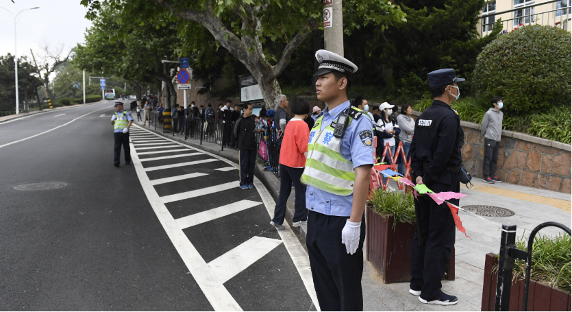 广元交警倾力筑牢校园道路交通安全防线