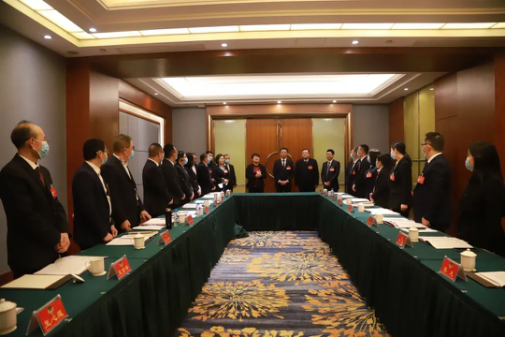 【“两会”全视角】太原尖草坪区委书记、中北高新区党工委书记刘锦春看望区政协委员并参加联组讨论396.png