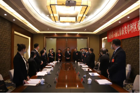 【“两会”全视角】太原尖草坪区委书记、中北高新区党工委书记刘锦春看望区政协委员并参加联组讨论527.png