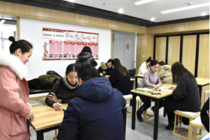 太原万柏林：“棋”逢对手 “棋”乐无穷
