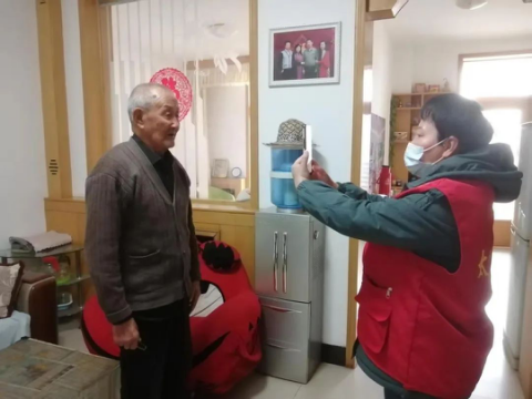 太原尖草坪区兴安社区：养老认证不跑腿 上门服务暖人心109.png