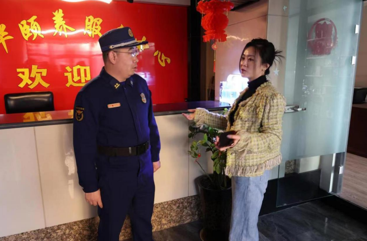 “学雷锋 从我做起” 武定路消防救援站走进敬老院送温暖