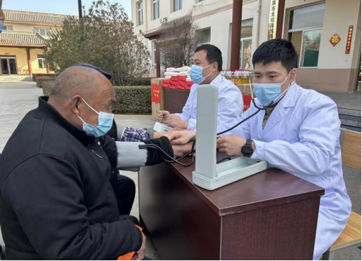 太原小店区:学习雷锋送温暖 军民团结一家亲499.png