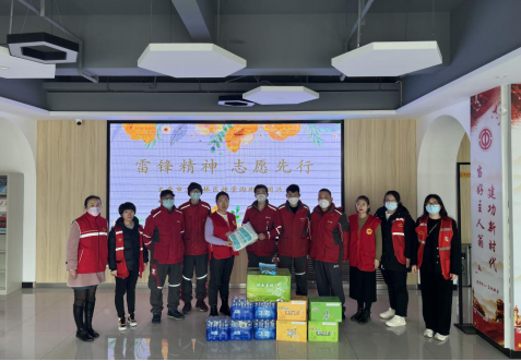 太原万柏林：弘扬雷锋精神 关爱新业态群体