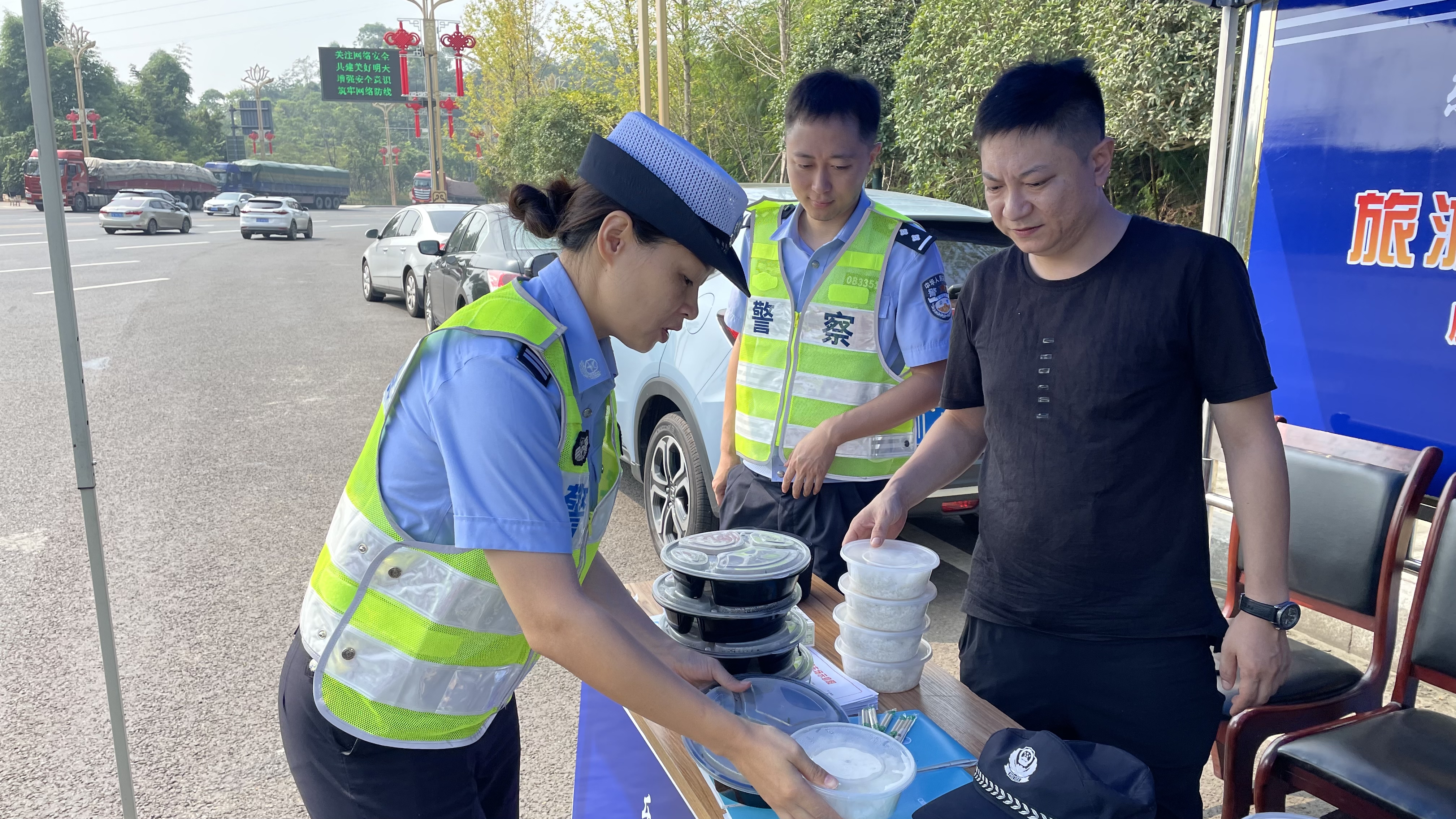 致敬了不起的她 | 谭霞：铿锵玫瑰绚丽绽放 无私奉献铸平安景区路