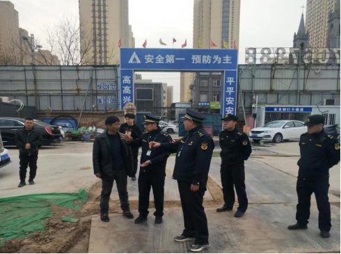 紧盯薄弱环节 开展检查督导——太原市城管执法队强化集体土地工地扬尘治理工作