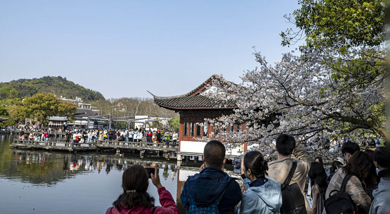 “特色经济”比拼 如何拼出特色？