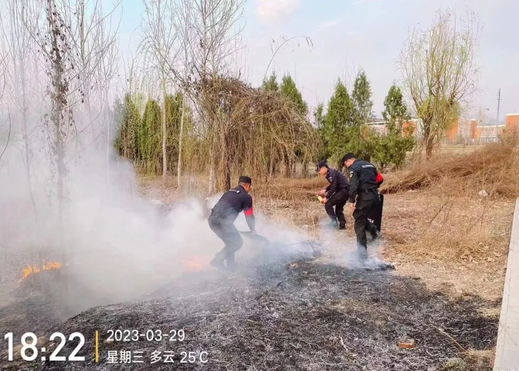 【暖心警事】临汾霍州：巡逻民警遇火情 奋勇灭火除隐患