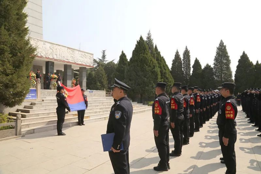 临汾尧都区公安局开展“公安心向党 护航新征程”主题清明祭奠英烈活动