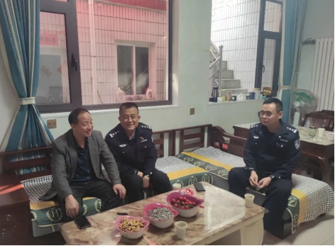 临汾乡宁县公安局清明节前夕走访慰问公安烈士家属
