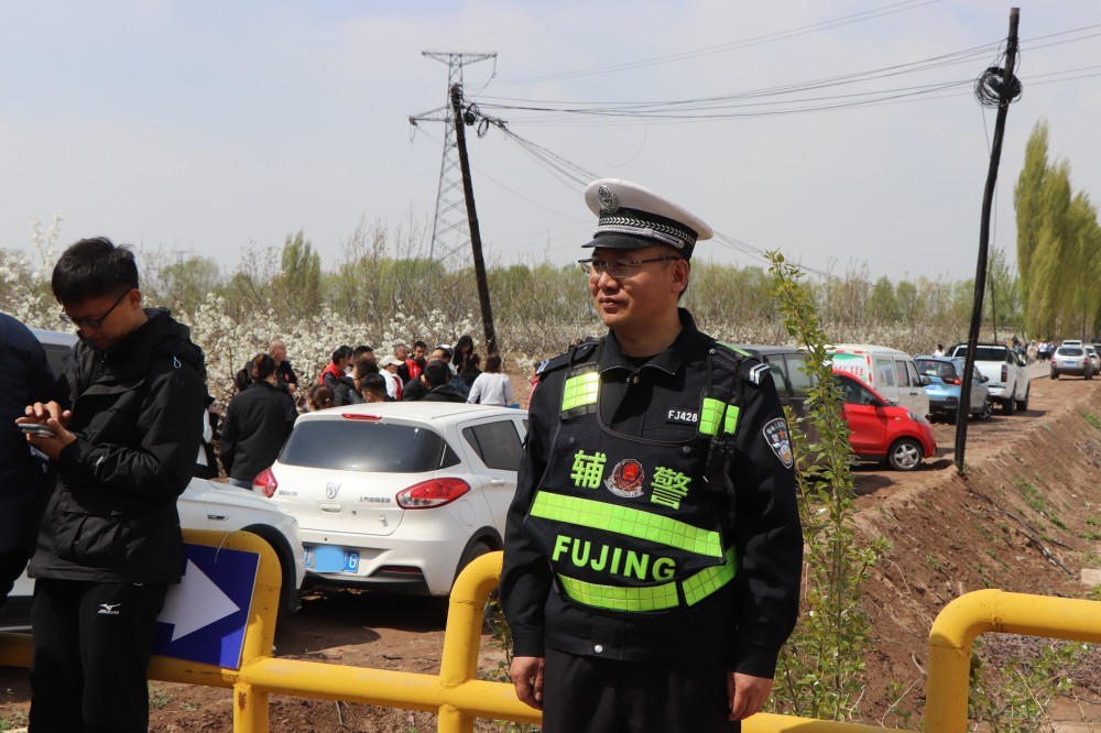 山西祁县公安局圆满完成2023祁县梨花节暨乡村非遗集市活动开幕式安保任务