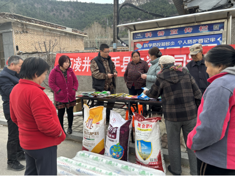 太原阳曲县西凌井乡：送农资下乡助力春耕生产