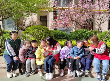 太原万柏林：红马甲微笑宣传  让安全深入人心