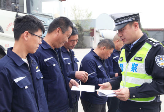 临汾公安交警支队开展交通安全宣传教育,助力优化营商环境工作