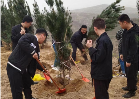 临汾吉县公安局参加全县义务植树活动